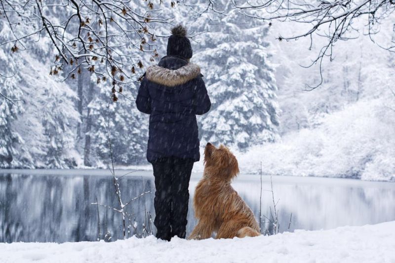 Mit Verena im Schnee von Hinten